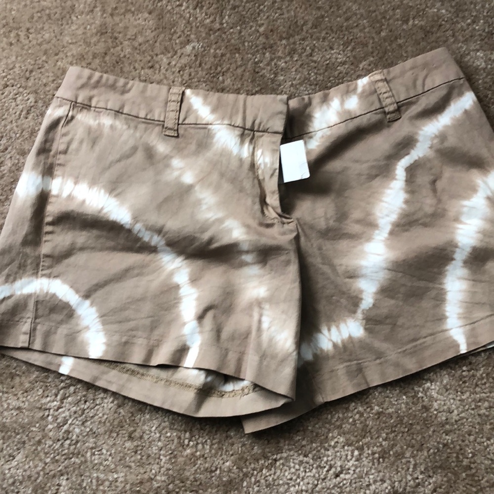 Khaki tie die shorts size 6 New York & co.